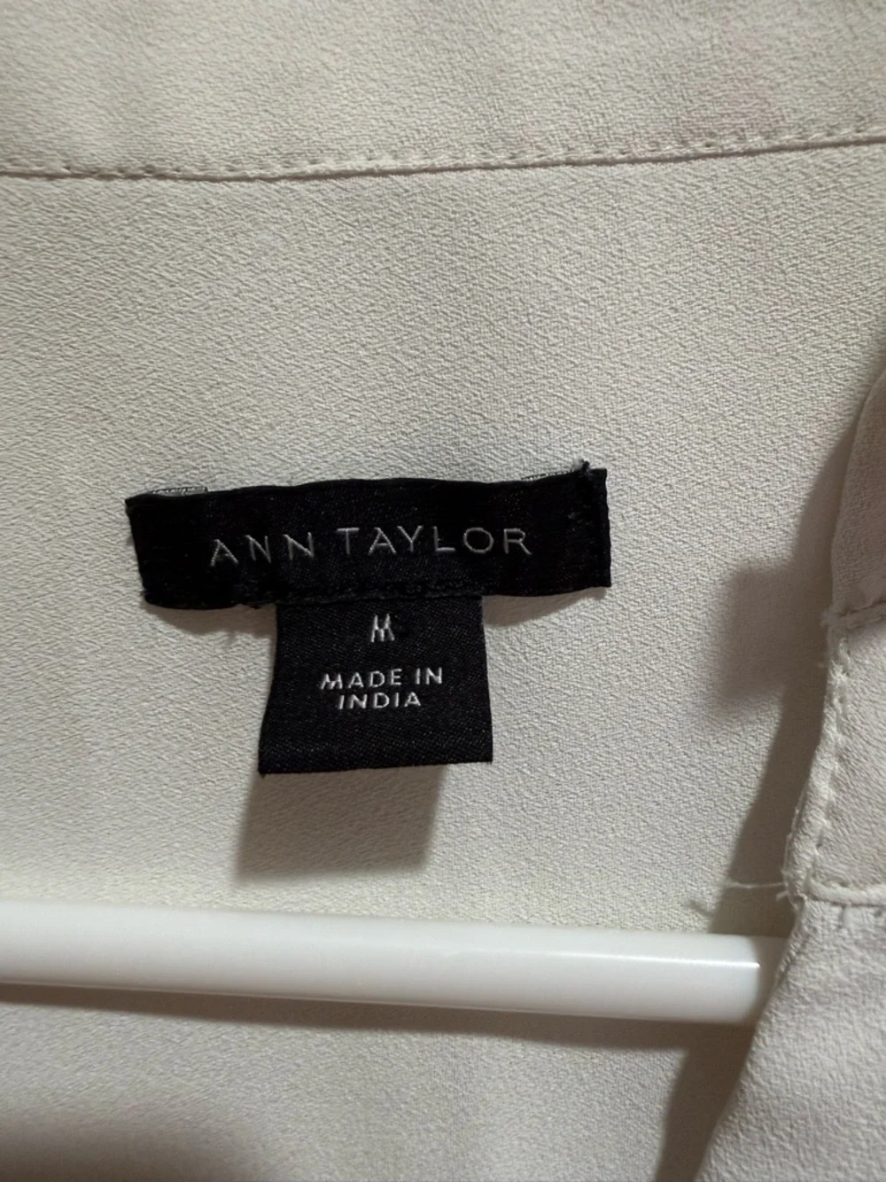 Ann Taylor Sleeveless Ruffle Collar Button-Front Blouse - White Size L Feminine - Picture 2 of 4